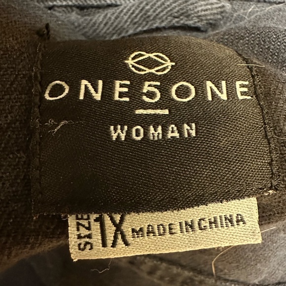 Fall ready 🍁Distressed Rose Embroidered Denim Jacked - Picture 7 of 8